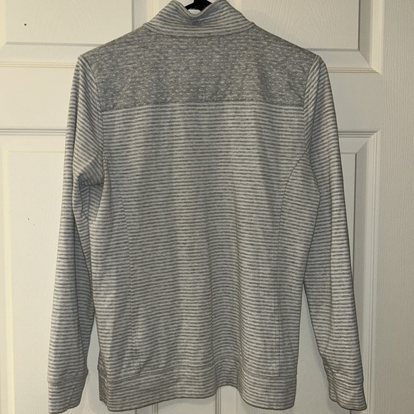 Vineyard vines gray pull over sweater - Picture 4 of 4